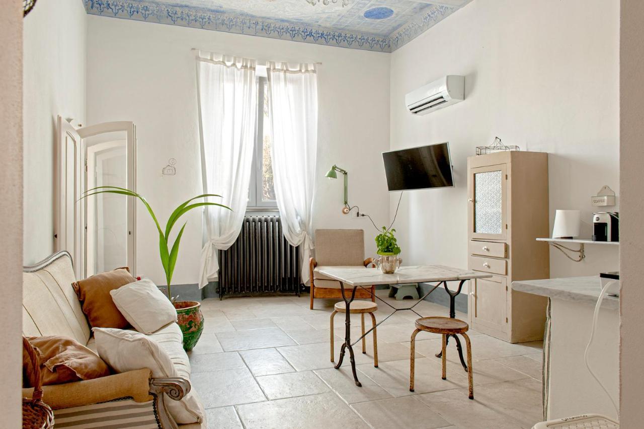 Piece En Rose Apartment